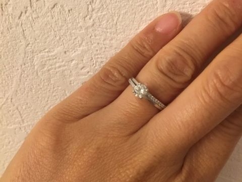 【デビアス(DE BEERS)の口コミ】 他のブランドと比べて、繊細なデザインで非常に丁寧な作りをしているとこ…