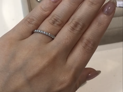 【BRILLIANCE+(ブリリアンスプラス)の口コミ】 ハーフエタニティのリングにすることはあらかじめ決めて探していたが、こ…