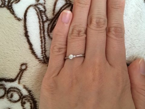 【ジュエリーツツミ(JEWELRY TSUTSUMI)の口コミ】 ダイヤの形と大きさ、輝き具合がとても気に入りました。店員さんも高い買…