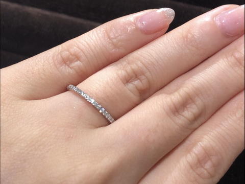 【カルティエ(Cartier)の口コミ】 ハーフエタニティというデザインの結婚指輪を探していて、スタッフさんに…