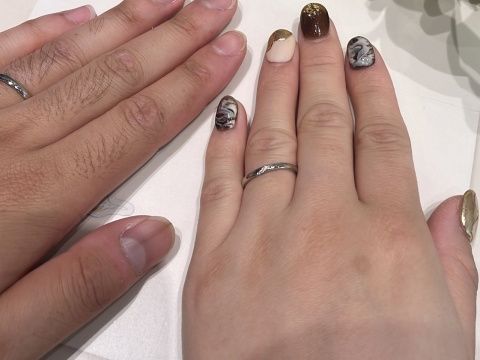 【アイプリモ(I-PRIMO)の口コミ】 ぱっと見シンプルですが少しS字になっています。
真ん中にはダイヤモンド…