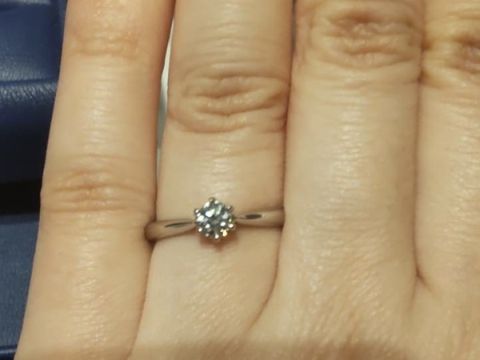 【銀座ダイヤモンドシライシの口コミ】 エンゲージリングらしい、一粒ダイヤモンドの指輪を探していて、こちらに…