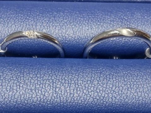 【銀座ダイヤモンドシライシの口コミ】 こちらのマリッジリングを見たあと、他店で色々なデザインを見ましたが、…