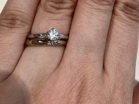 【BRILLIANCE+(ブリリアンスプラス)の口コミ】 他では見なかった、珍しいシャンパンゴールドのマリッジリングです！色の…