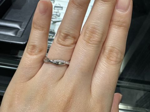 【ラザール ダイヤモンド(LAZARE DIAMOND)の口コミ】 最後の最後まで購入するか迷った指輪です！蔦のように絡み合った、プラチ…