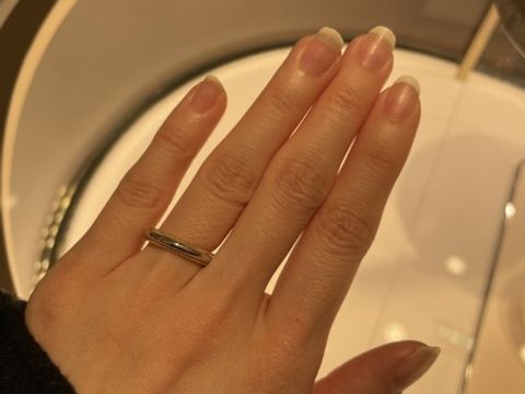 【ティファニー(Tiffany & Co.)の口コミ】 ティファニーの中でも昔からあるシンプルなデザインの指輪にしました。素…