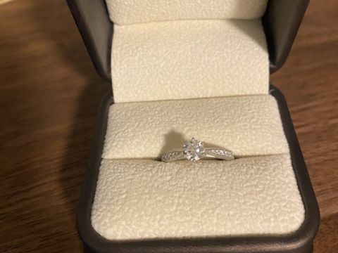 【宝寿堂(ほうじゅどう)の口コミ】 とても華やかで飽きのこないシンプルなデザインです。奥さんもとても気に…