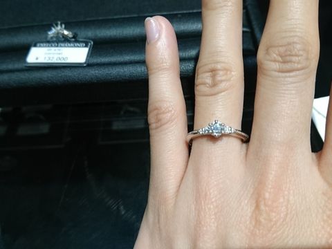 【エクセルコダイヤモンド(EXELCO DIAMOND)の口コミ】 私の指輪選びの決め手は、指がキレイに見えるデザインと、ダイヤモンドの…