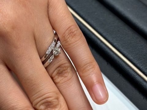 【ラザール ダイヤモンド(LAZARE DIAMOND)の口コミ】 他のお店に比べてプラチナの輝き方が強かったです。

写真の指輪のみなら…