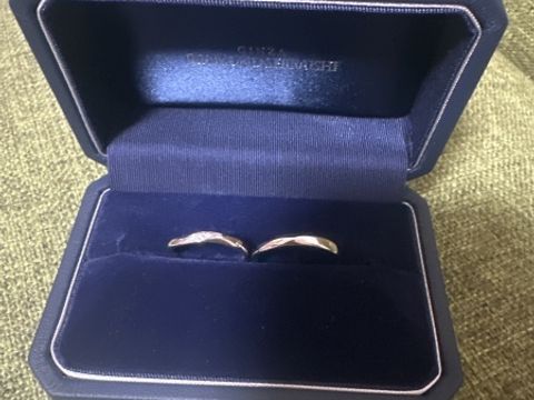 【銀座ダイヤモンドシライシの口コミ】 デザインがシンプルながらも洗練されていて、どんなシーンでも映えます。…