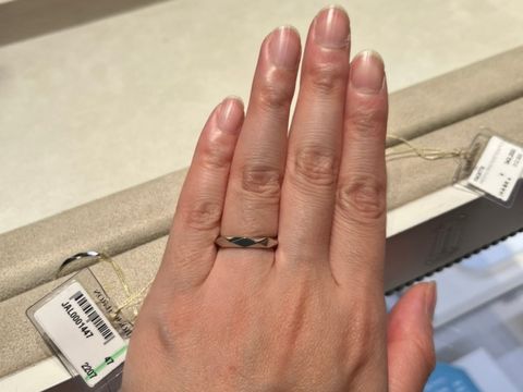 【ブシュロン(BOUCHERON)の口コミ】 元々ブシュロンの指輪を購入したいと考えていました。中でもこのファセッ…