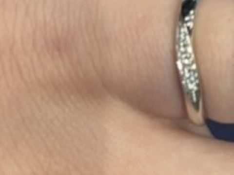 【銀座ダイヤモンドシライシの口コミ】 ダイヤの数で悩みましたが、遠目で見ると思ったより目立たなかったので、…