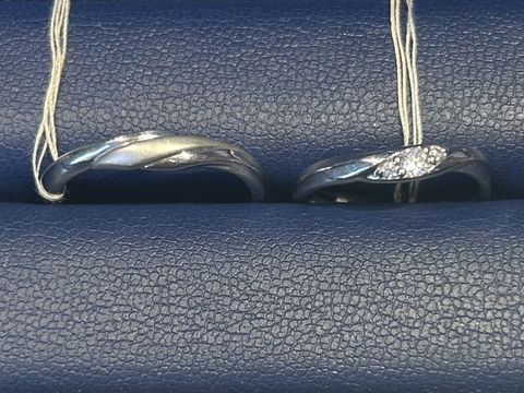 【銀座ダイヤモンドシライシの口コミ】 ウェーブリングを探していて、こちらはシンプルとゴージャスのちょうど中…