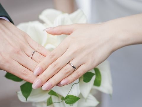 【ブシュロン(BOUCHERON)の口コミ】 お互いそれぞれ欲しい指輪を画像で保存していて、
夫妻でほぼ同じデザイン…