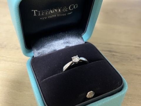 【ティファニー(Tiffany & Co.)の口コミ】 シンプルなデザインなので他のブランドのリングとの重ね付けにも合うと思…