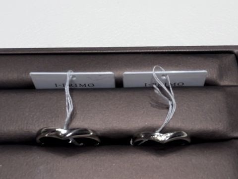 【アイプリモ(I-PRIMO)の口コミ】 V字ラインのリングで、ボリューム感とお揃い感がしっかりあり、メンズはカ…
