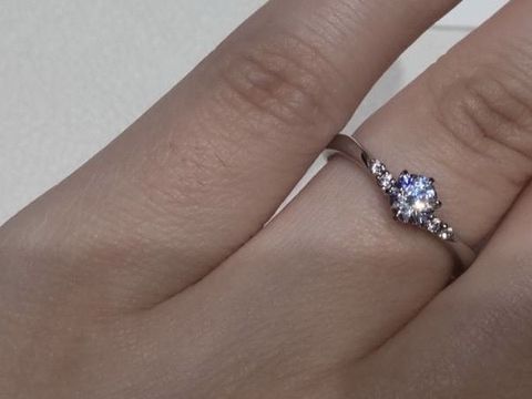 【アイプリモ(I-PRIMO)の口コミ】 V字の結婚指輪に合う婚約指輪を探していました。店員さんがヒアリングして…
