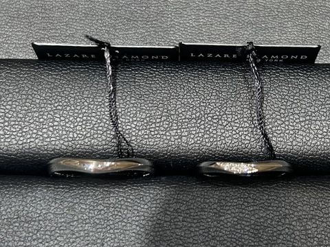 【ラザール ダイヤモンド(LAZARE DIAMOND)の口コミ】 V字の指輪が良いけれども、他ブランドでウェーブが1番似合うと言われて迷…