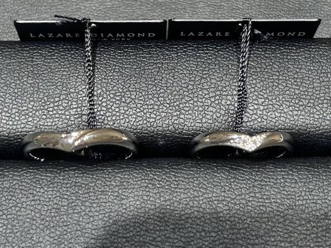 【ラザール ダイヤモンド(LAZARE DIAMOND)の口コミ】 ボリュームが適度にあるV字の指輪を探していて、こちらが目にとまりました…