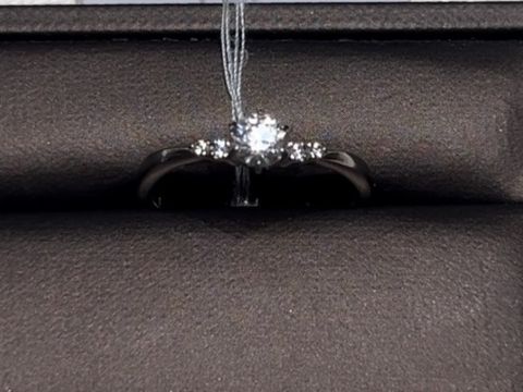 【アイプリモ(I-PRIMO)の口コミ】 こちらのケラーノというエンゲージリングは、細身のV字ラインがポイントで…