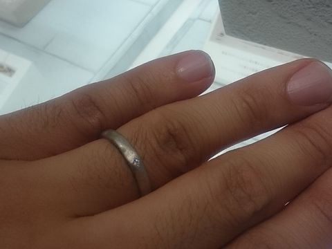 【JEWELRY  KAMATA(ジュエリーかまた)の口コミ】 男性用ですが、ダイヤが入っておりアクセントとなっています。
シンプルで…