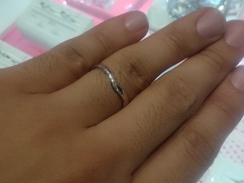 【JEWELRY  KAMATA(ジュエリーかまた)の口コミ】 ハート形で光沢があり、女子の好みになりそうなリングです。

男性にはハ…