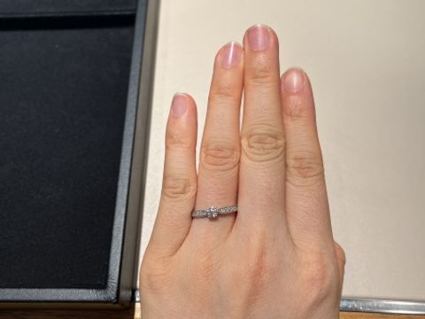【ティファニー(Tiffany & Co.)の口コミ】 結婚指輪と重ね付けをする予定だったので、オーソドックスなデザインがい…