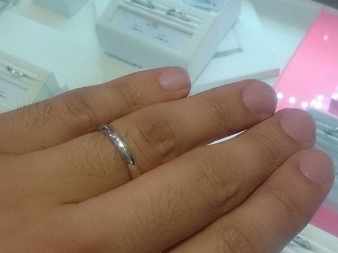 【JEWELRY  KAMATA(ジュエリーかまた)の口コミ】 婚約指輪でねじれたデザインをプレゼントしたのでねじれたデザインで合わ…