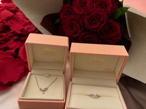 【ケイウノ ブライダル(K.UNO BRIDAL)の口コミ】 材質やジュエリーから、自分達の考えているイメージに合わせて、ひとつひ…