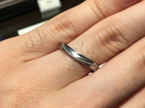【JEWELRY  KAMATA(ジュエリーかまた)の口コミ】 シンプルなデザインのものを探していたところ、こちらの指輪のデザインが…