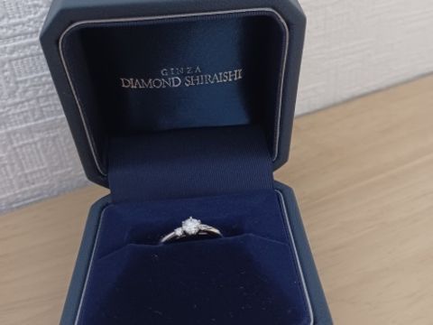 【銀座ダイヤモンドシライシの口コミ】 婚約指輪らしいシンプルなデザインが良かったものの、人と被らないことも…