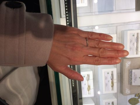 【JEWELRY  KAMATA(ジュエリーかまた)の口コミ】 ゴールドの指輪は手の色と馴染んで指がキレイに見えてステキだと思いまし…