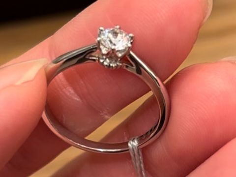 【with Happiness..の口コミ】 一石ダイヤのものを探していたので。
また、スヌーピーが好きなのでスヌー…