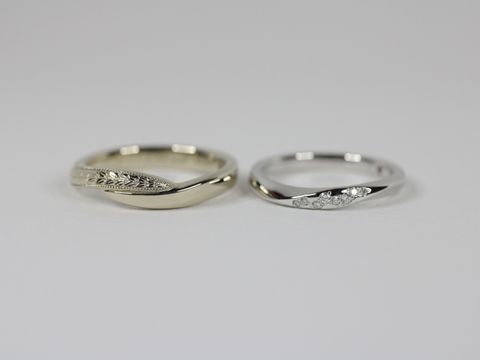 【ith(イズ)の口コミ】 夫は、ベースがモデラートで、正面にエルバの彫りを入れ、地金をシャンパ…