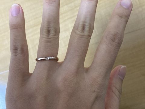 【アイプリモ(I-PRIMO)の口コミ】 デザインが可愛く、ダイヤの品質もよいとのことでした。
普段指輪をしない…