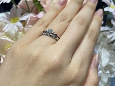 【ROYAL ASSCHER(ロイヤル・アッシャー)の口コミ】 ダイヤモンドの輝きに惹かれて、見学予約をしました。試着をした瞬間、あ…