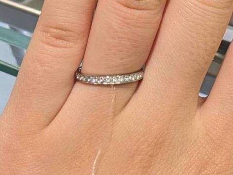 【GALA JEWELRY(ガラジュエリー)の口コミ】 エタニティリングが気になり、試着に伺いました。価格が銀座などに店を構…