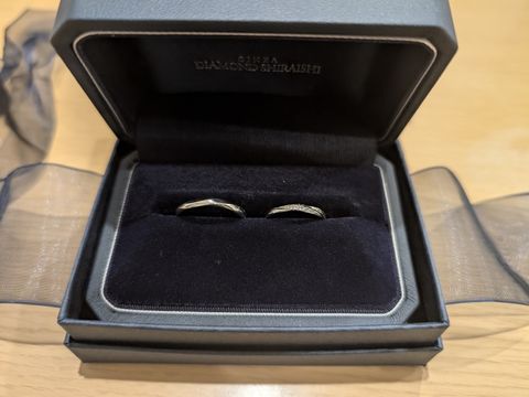 【銀座ダイヤモンドシライシの口コミ】 指輪のデザインが本当にたくさんの種類がありましたが、私達の希望を伝え…
