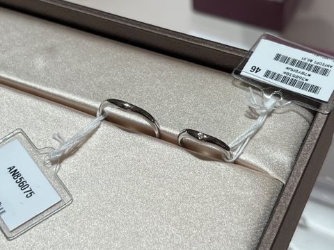 【ブルガリ(BVLGARI)の口コミ】 婚約指輪とお揃いのブランドにしようかと思い、訪問しました。婚約指輪と…