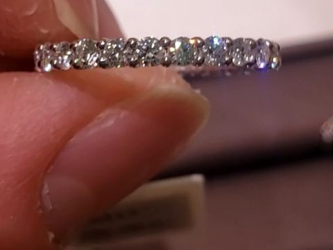 【アイプリモ(I-PRIMO)の口コミ】 フルエタニティで探していて、とても、キラキラ眩しすぎるくらい輝いてい…