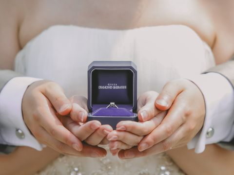 【銀座ダイヤモンドシライシの口コミ】 シンプルかつ王道の形の「ソリティア」に絞って探しました。着け心地やデ…