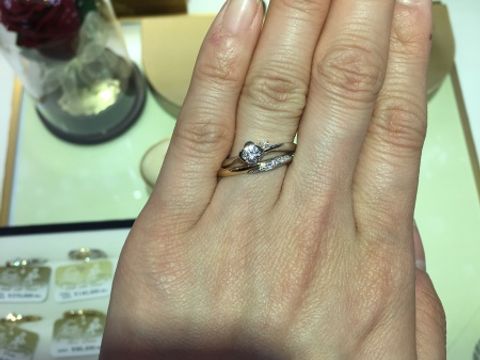 【Beauty and the Beast(ディズニー美女と野獣)の口コミ】 お店に入ると、まず黄色のドレスが目にとまりました。そのすぐ側に美女と…