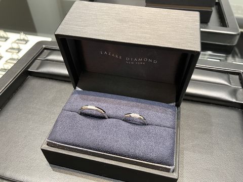 【ラザール ダイヤモンド(LAZARE DIAMOND)の口コミ】 指輪のデザインが気に入って購入しました。三面にダイヤモンドがついてお…