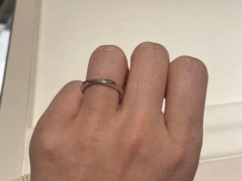 【グラフ(GRAFF)の口コミ】 シンプルながらもひねりのデザインが個性的すぎないポイントになっていて…