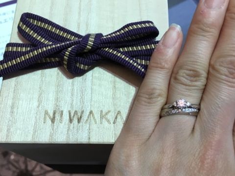 【俄(にわか)の口コミ】 本当にたくさんの指輪を試着しましたが、結婚指輪は綺羅が一番しっくりき…