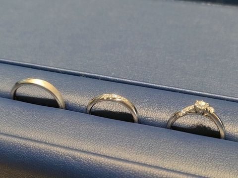 【銀座ダイヤモンドシライシの口コミ】 同じようなデザインのものはいくつかありましたが、こちらの指輪はメレダ…