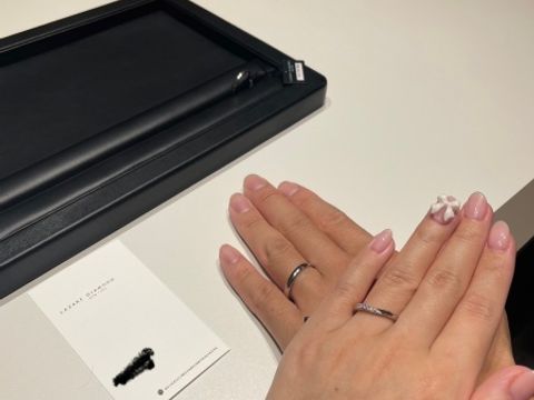 【ラザール ダイヤモンド(LAZARE DIAMOND)の口コミ】 指輪のデザインとして、丈夫で長く使えるデザインなところが魅力的だと感…