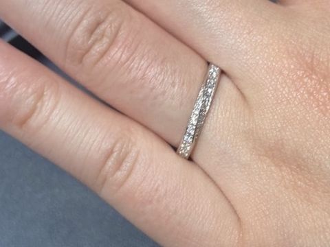 【ジュエリーツツミ(JEWELRY TSUTSUMI)の口コミ】 シンプルながらも上品で飽きがこないデザインを気に入り、試着しました。…