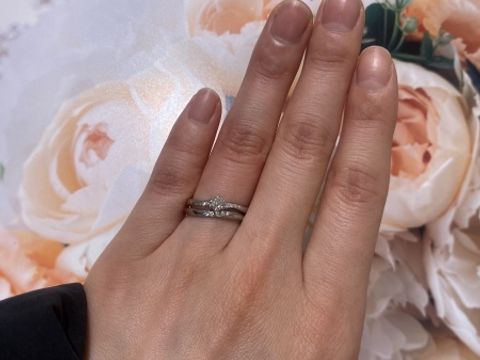 【ヴァンドーム青山(VENDOME AOYAMA)の口コミ】 左右のダイヤモンドキラキラと何粒かついていたため、こちらの商品を試着…