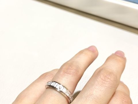 【ピアジェ(PIAGET)の口コミ】 他と被らないデザインで探している中で、試着しに行きました。時計のブラ…